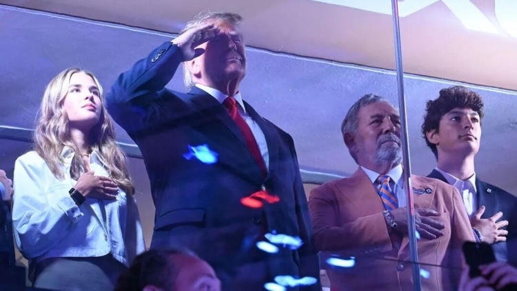 60万美元看一场球:尼克斯总决赛票价创历史,场边座炒至40万人民币 60万美元看一场球:尼克斯总决赛票价创历史,场边座炒至40万人民币