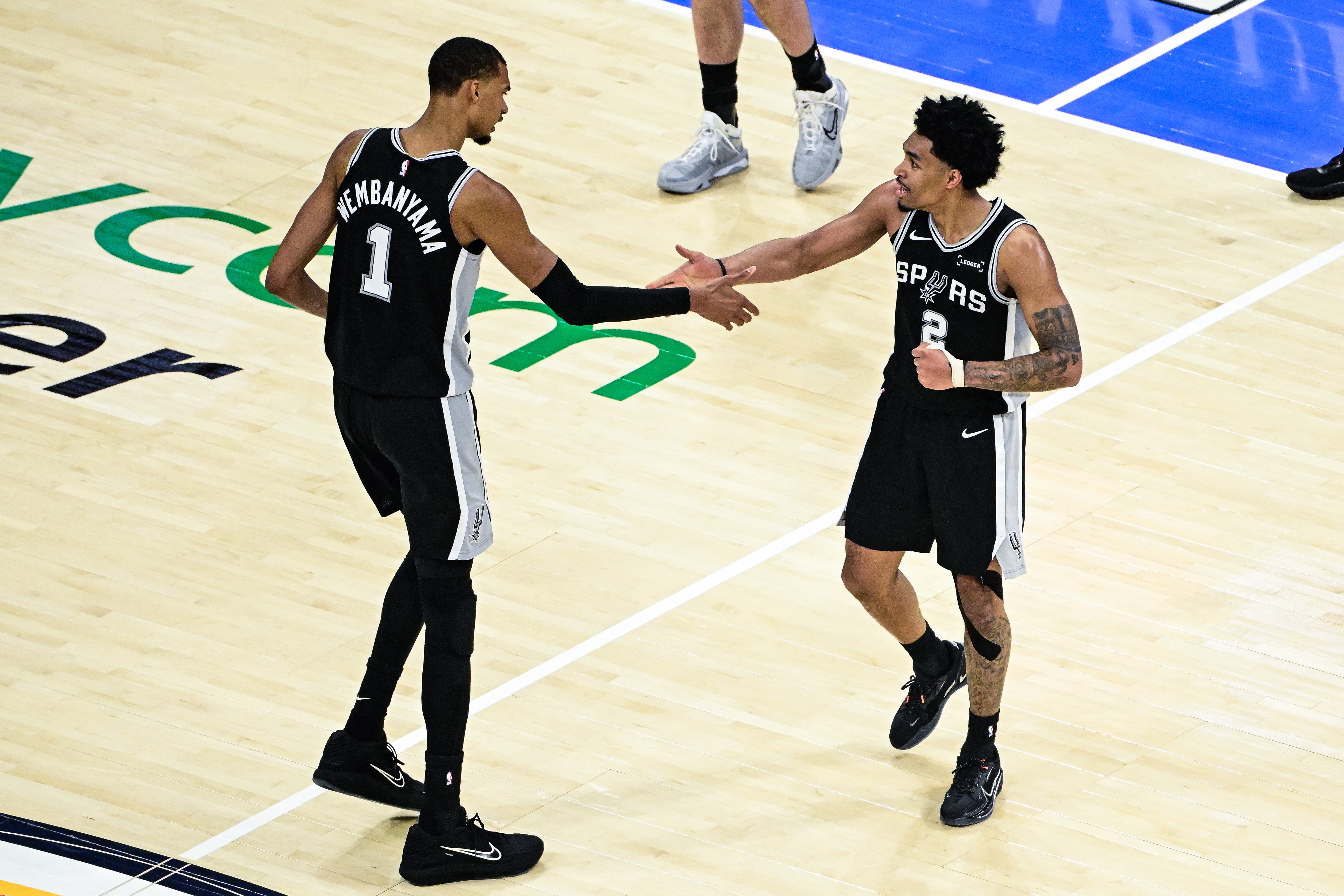 福克斯 vs 哈珀:文班搭档效率差值达11.9分 马刺总决赛1-3陷绝境