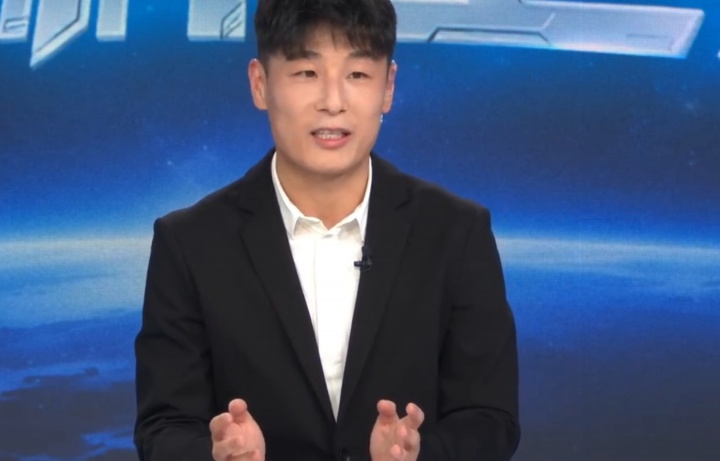 武磊回忆交手梅西：比电视里更强 如今享受快乐足球