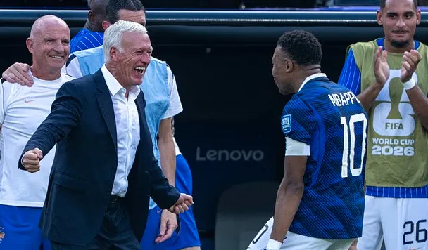 法国3-0瑞典：姆巴佩淘汰赛9球破纪录，前场四重奏令对手窒息