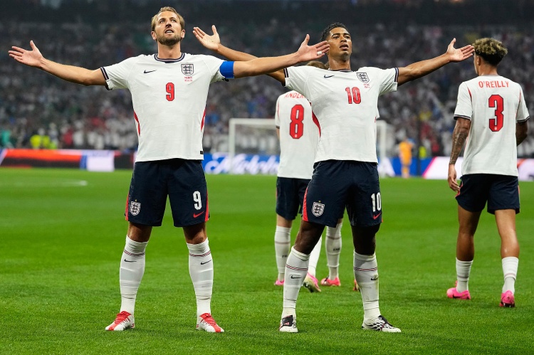 英格兰11球分布：凯恩6球贝林厄姆4球，拉什福德1球