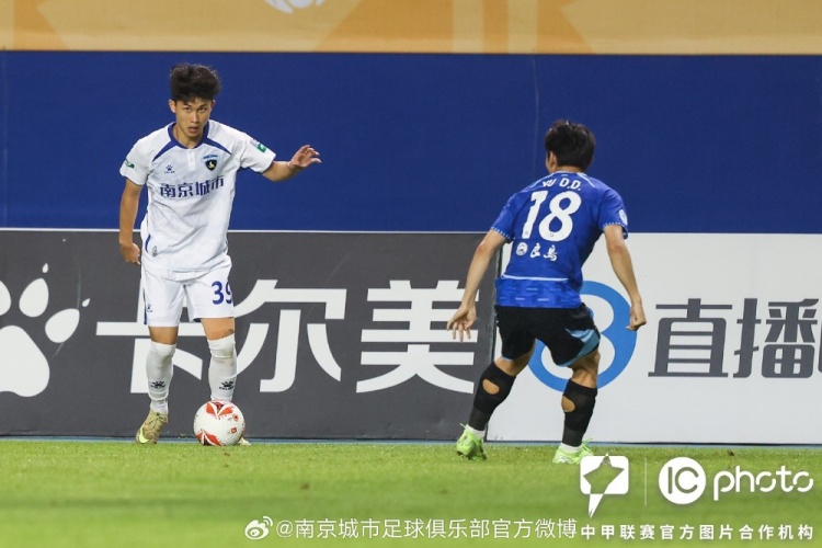 南京城市客场0-2负大连鲲城，下半场连丢两球进攻乏力