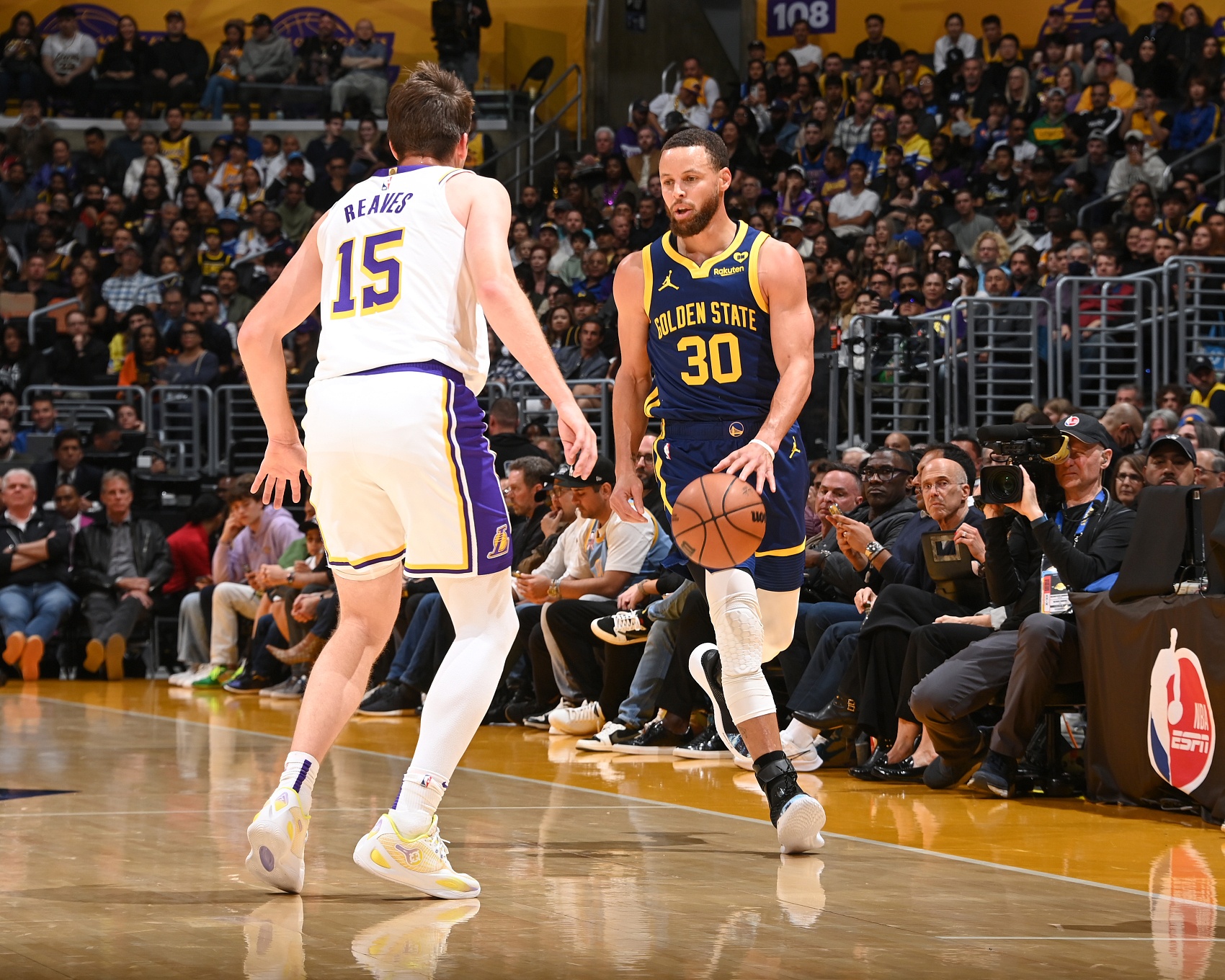 里夫斯谈防库里：自认守得不错，他仍砍30分