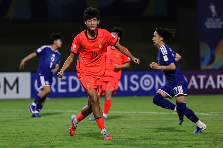 慢热+漏人+丢空门：U17国足1-1尼日利亚 赵松源又当爹又当妈