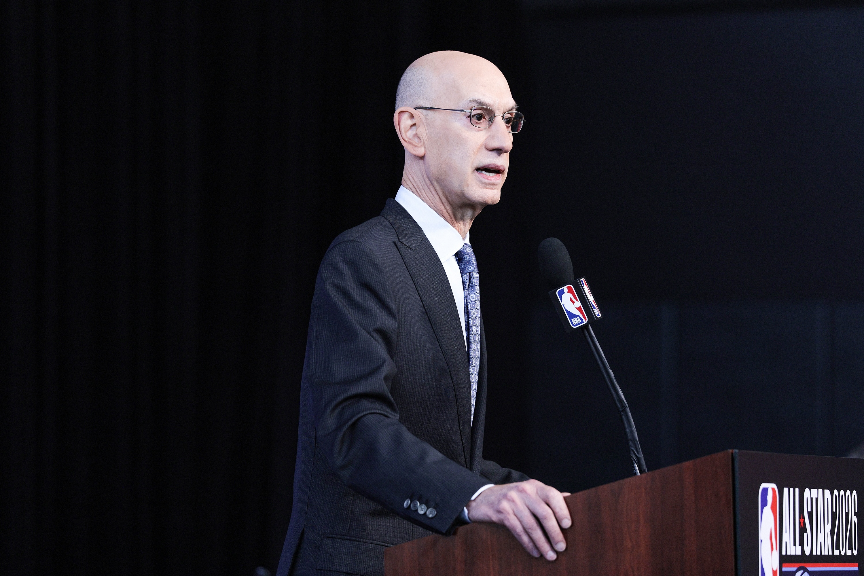 詹姆斯去哪儿与伦纳德交易冻结 NBA多队陷入连锁停滞