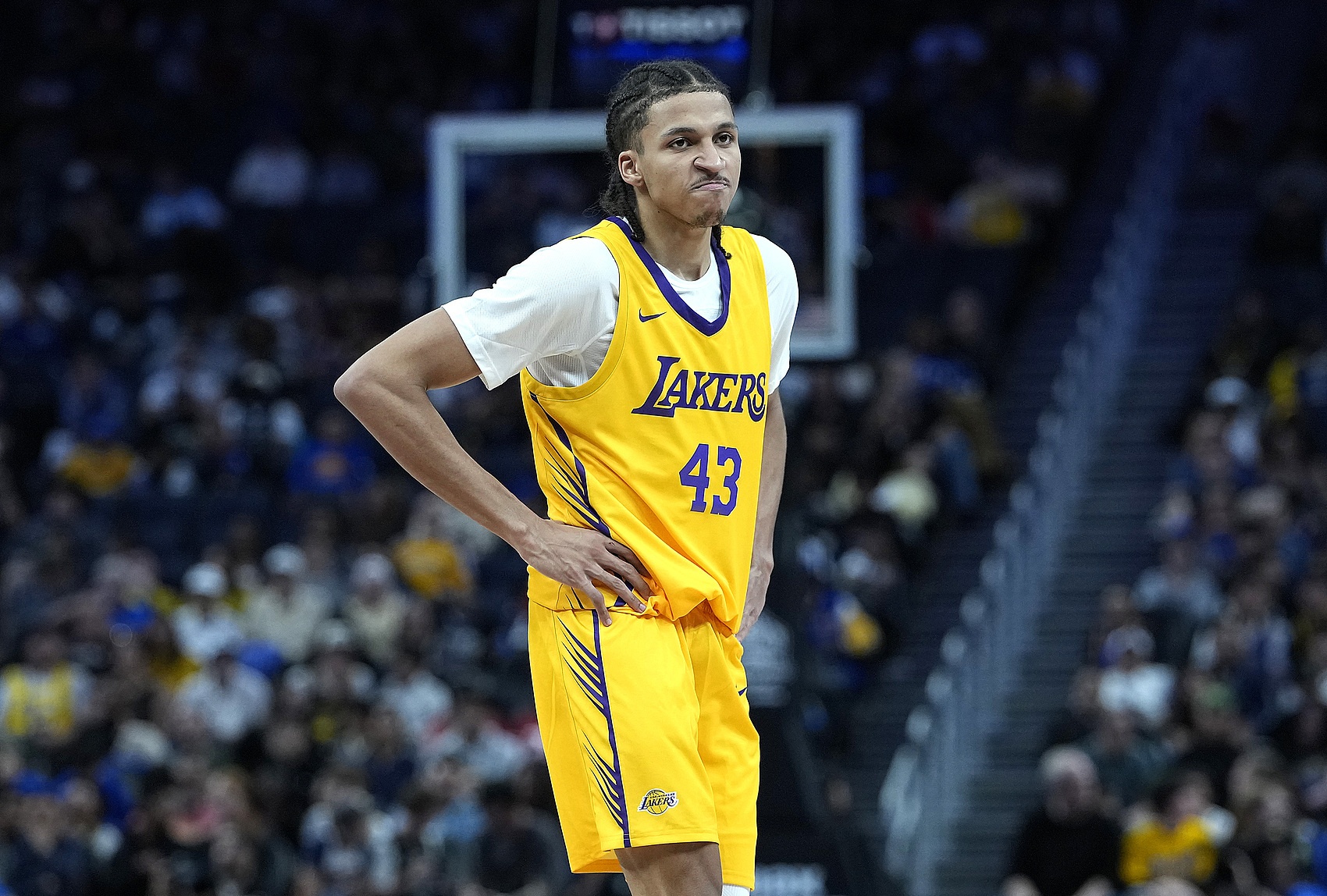 湖人新秀卡尔：夏联裁判会面环节让我看清NBA执法标准