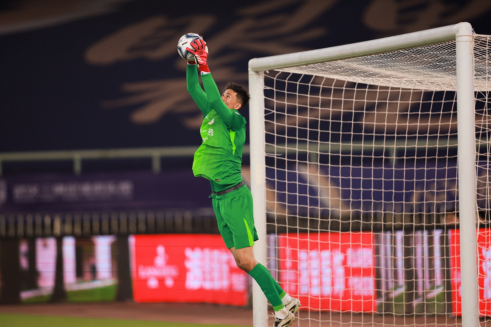 于金永近3场4扑点 泰山客场1-0力克海港