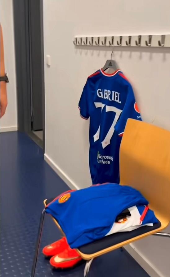 15岁首秀独占小单间 曼联新星更衣室特例 15岁首秀独占小单间 曼联新星更衣室特例